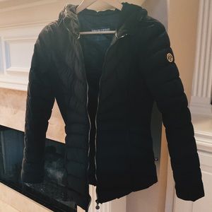 Black puffer jacket ~ packable and super warm